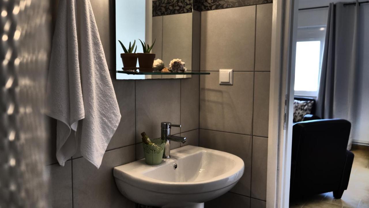 Thea Apartment Agia Marina  Екстер'єр фото